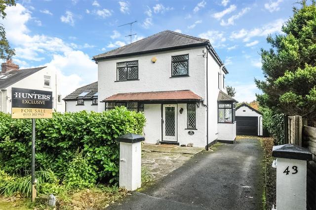  Image of 4 bedroom Detached house for sale in Thorpe Lane Guiseley Leeds LS20 at Guiseley Leeds Guiseley, LS20 8LQ