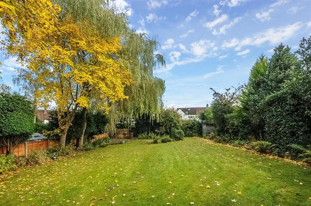  Image of 4 bedroom Detached house for sale in Thorpe Lane Guiseley Leeds LS20 at Guiseley Leeds Guiseley, LS20 8LQ