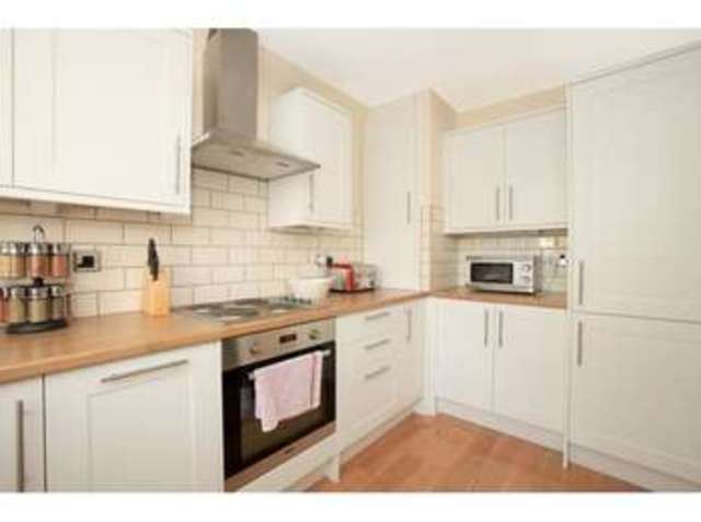  Image of 1 bedroom Apartment to rent in Thurleigh Road London SW12 at 32 Thurleigh Road  Greater London, SW12 8UE