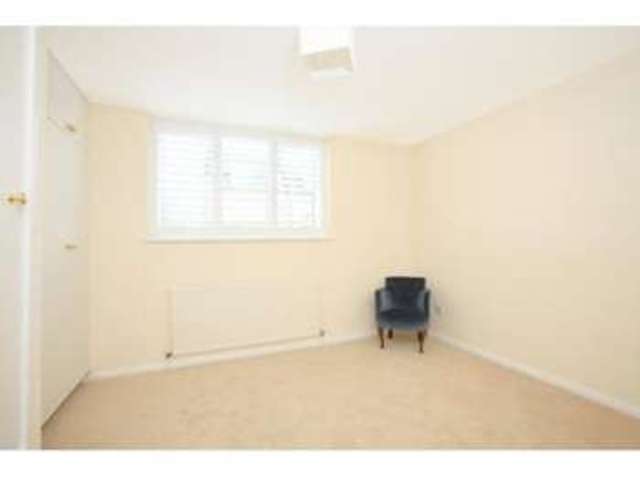  Image of 1 bedroom Apartment to rent in Thurleigh Road London SW12 at 32 Thurleigh Road  Greater London, SW12 8UE