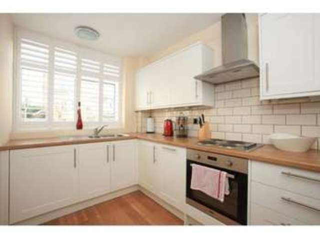  Image of 1 bedroom Apartment to rent in Thurleigh Road London SW12 at 32 Thurleigh Road  Greater London, SW12 8UE
