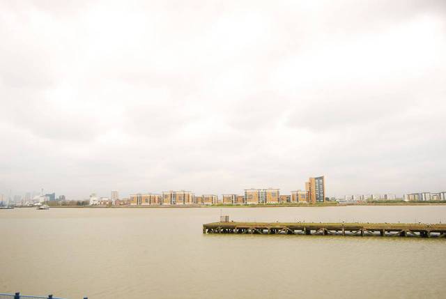  Image of 2 bedroom Flat for sale in Erebus Drive London SE28 at Tideslea Tower  Woolwich, SE28 0GF