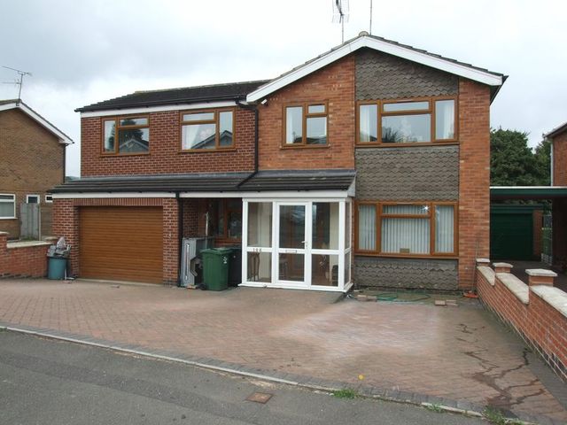  Image of 6 bedroom Detached house for sale in Tiverton Road Loughborough LE11 at Tiverton Road  Loughborough, LE11 2RZ