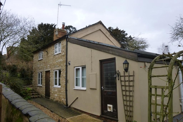  Image of 2 bedroom Cottage to rent in High Street Buckingham MK18 at Buckingham, MK18 1NT
