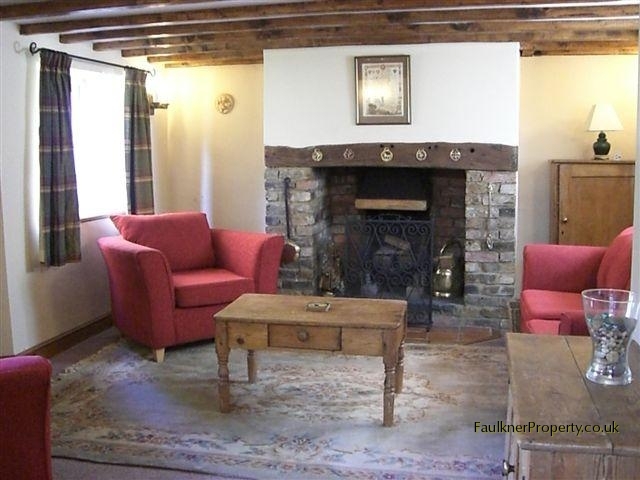  Image of 2 bedroom Cottage to rent in High Street Buckingham MK18 at Buckingham, MK18 1NT