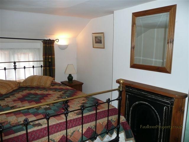  Image of 2 bedroom Cottage to rent in High Street Buckingham MK18 at Buckingham, MK18 1NT