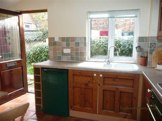  Image of 2 bedroom Cottage to rent in High Street Buckingham MK18 at Buckingham, MK18 1NT