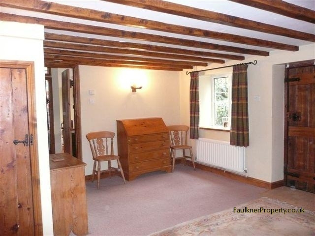  Image of 2 bedroom Cottage to rent in High Street Buckingham MK18 at Buckingham, MK18 1NT