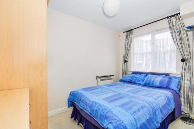 Image of Flat for sale in Transom Close London SE16 at Transom Close  Surrey Quays, SE16 7FH