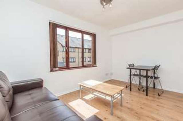  Image of 1 bedroom Flat for sale in Transom Square London E14 at Canary Wharf, E14 3AQ