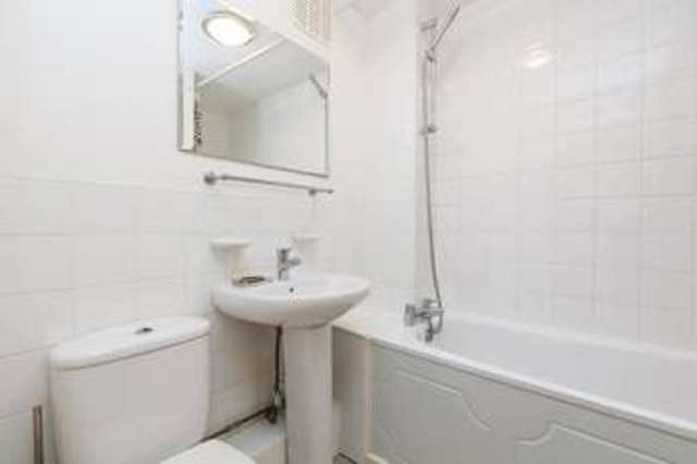  Image of 1 bedroom Flat for sale in Transom Square London E14 at Canary Wharf, E14 3AQ