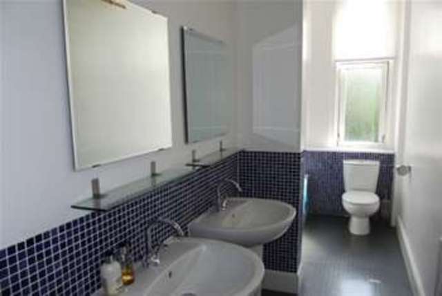  Image of 2 bedroom Flat to rent in Trefoil Avenue Shawlands Glasgow G41 at Glasgow, G41 3PB
