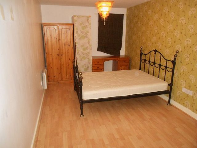  Image of 2 bedroom Flat for sale in London Road Newcastle-under-Lyme ST5 at London Road  Newcastle, ST5 1LA