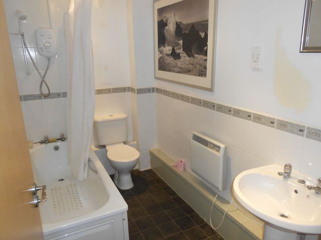  Image of 2 bedroom Flat for sale in London Road Newcastle-under-Lyme ST5 at London Road  Newcastle, ST5 1LA