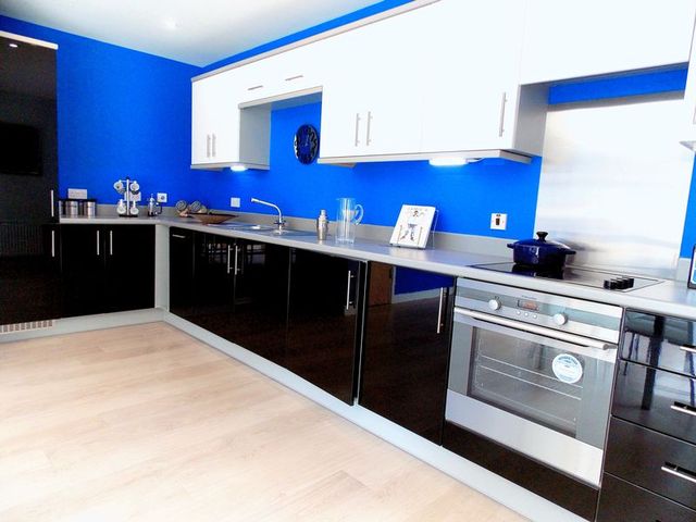  Image of 2 bedroom Flat to rent in Trout Road Yiewsley West Drayton UB7 at Trout Road  West Drayton, UB7 7FX