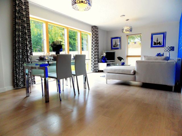  Image of 2 bedroom Flat to rent in Trout Road Yiewsley West Drayton UB7 at Trout Road  West Drayton, UB7 7FX
