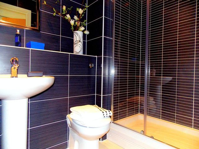  Image of 2 bedroom Flat to rent in Trout Road Yiewsley West Drayton UB7 at Trout Road  West Drayton, UB7 7FX