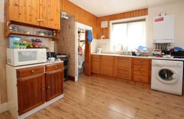  Image of 2 bedroom Flat for sale in Tuckton Road Southbourne Bournemouth BH6 at Tuckton Road Tuckton Bournemouth, BH6 3JY