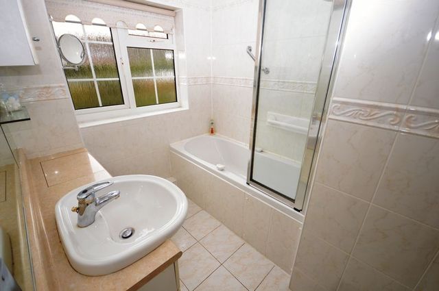  Image of 4 bedroom Detached house for sale in Tudor Close Grayshott Hindhead GU26 at Tudor Close Grayshott Hindhead, GU26 6HP
