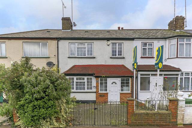  Image of 3 bedroom Flat for sale in Tunnel Avenue London SE10 at Tunnel Avenue  Greenwich, SE10 0SD