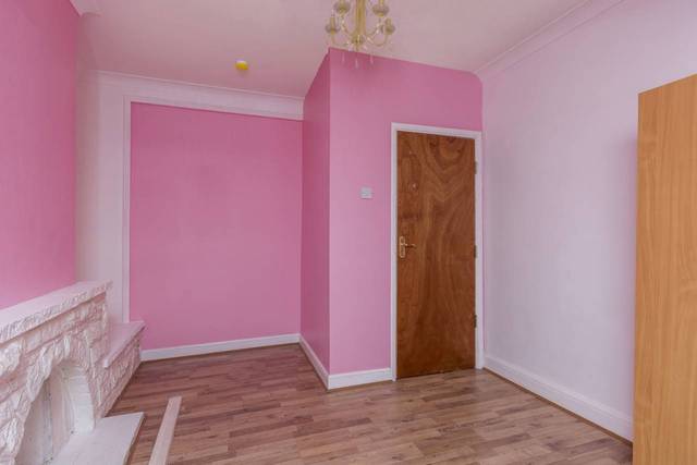  Image of 3 bedroom Flat for sale in Tunnel Avenue London SE10 at Tunnel Avenue  Greenwich, SE10 0SD