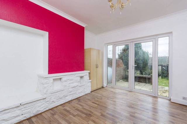  Image of 3 bedroom Flat for sale in Tunnel Avenue London SE10 at Tunnel Avenue  Greenwich, SE10 0SD