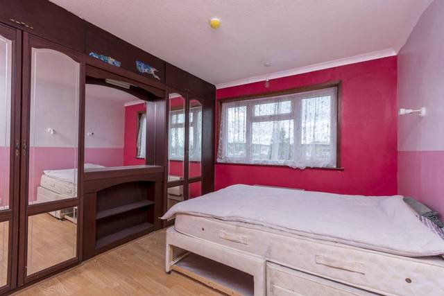  Image of 3 bedroom Flat for sale in Tunnel Avenue London SE10 at Tunnel Avenue  Greenwich, SE10 0SD