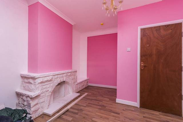  Image of 3 bedroom Flat for sale in Tunnel Avenue London SE10 at Tunnel Avenue  Greenwich, SE10 0SD