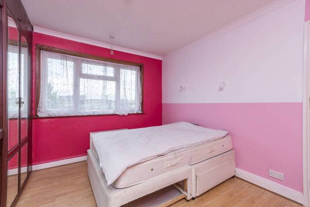  Image of 3 bedroom Flat for sale in Tunnel Avenue London SE10 at Tunnel Avenue  Greenwich, SE10 0SD