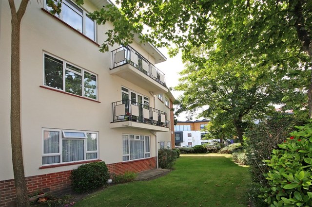  Image of 2 bedroom Flat for sale in Twynham Road Southbourne Bournemouth BH6 at Twynham Road Southbourne Bournemouth, BH6 3HB