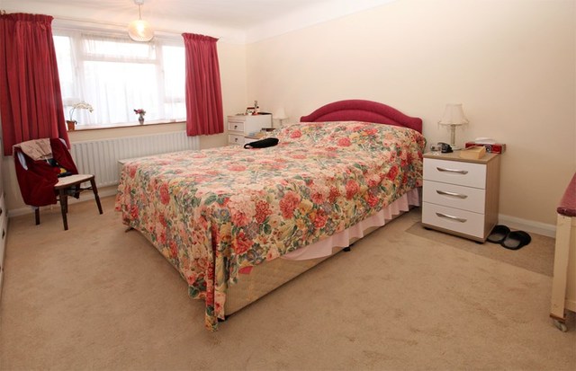  Image of 2 bedroom Flat for sale in Twynham Road Southbourne Bournemouth BH6 at Twynham Road Southbourne Bournemouth, BH6 3HB