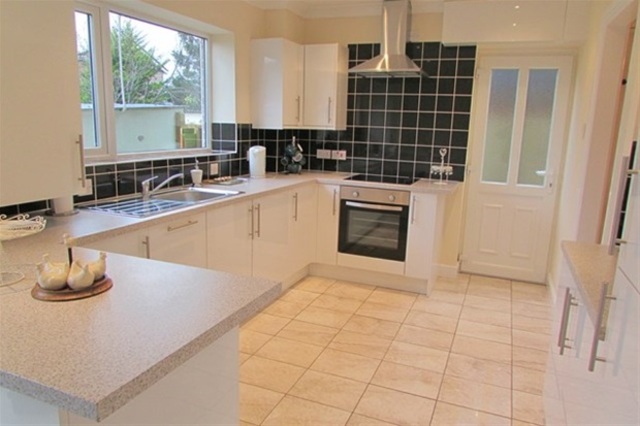  Image of 3 bedroom Semi-Detached house for sale in Tynings Road Street BA16 at Street, BA16 0QA