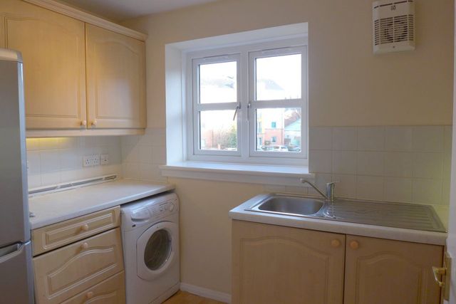  Image of 2 bedroom Flat to rent in Tytler Gardens Edinburgh EH8 at Abbeyhill Edinburgh Edinburgh, EH8 8HQ
