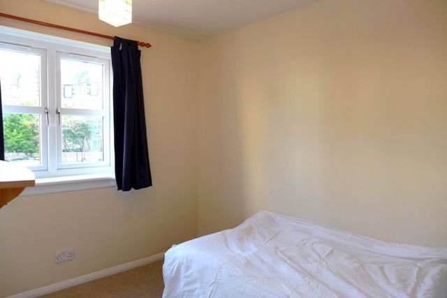  Image of 2 bedroom Flat to rent in Tytler Gardens Edinburgh EH8 at Abbeyhill Edinburgh Edinburgh, EH8 8HQ