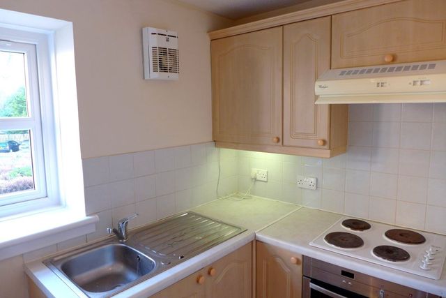  Image of 2 bedroom Flat to rent in Tytler Gardens Edinburgh EH8 at Abbeyhill Edinburgh Edinburgh, EH8 8HQ