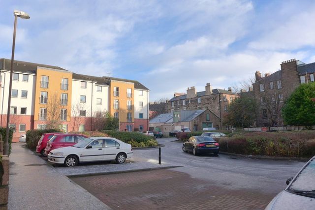 Image of 2 bedroom Flat to rent in Tytler Gardens Edinburgh EH8 at Abbeyhill Edinburgh Edinburgh, EH8 8HQ