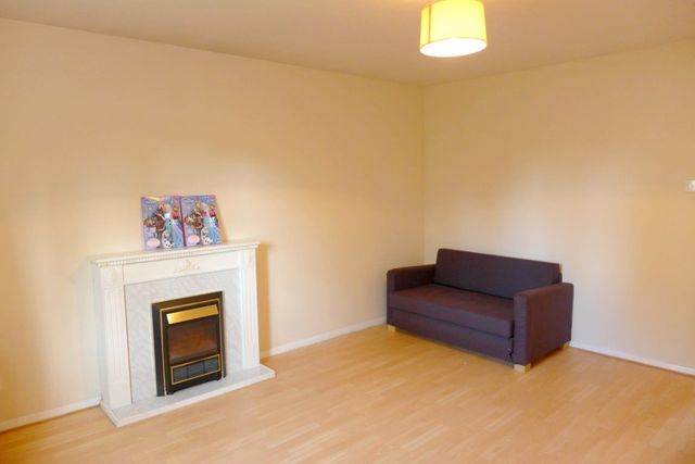  Image of 2 bedroom Flat to rent in Tytler Gardens Edinburgh EH8 at Abbeyhill Edinburgh Edinburgh, EH8 8HQ
