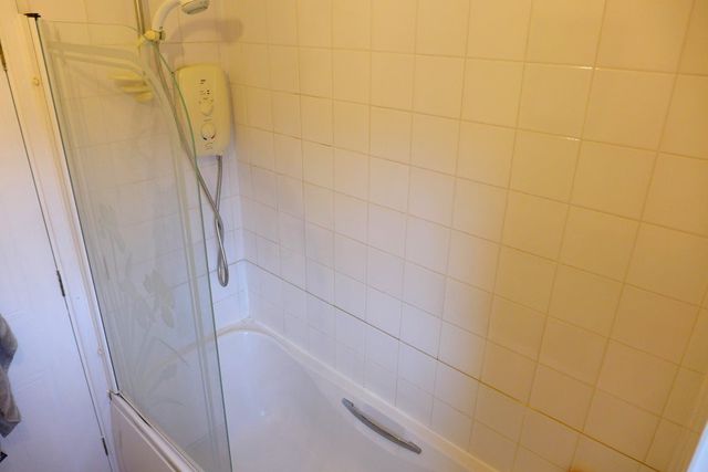  Image of 2 bedroom Flat to rent in Tytler Gardens Edinburgh EH8 at Abbeyhill Edinburgh Edinburgh, EH8 8HQ
