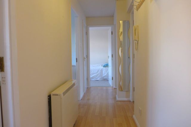  Image of 2 bedroom Flat to rent in Tytler Gardens Edinburgh EH8 at Abbeyhill Edinburgh Edinburgh, EH8 8HQ