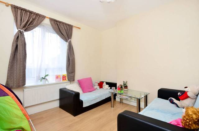  Image of 3 bedroom Flat for sale in Upper Clapton Road London E5 at Upper Clapton Road  Upper Clapton, E5 9BZ