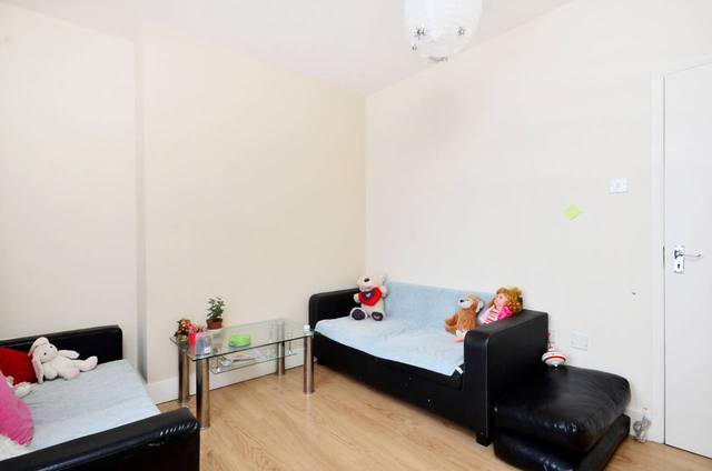  Image of 3 bedroom Flat for sale in Upper Clapton Road London E5 at Upper Clapton Road  Upper Clapton, E5 9BZ