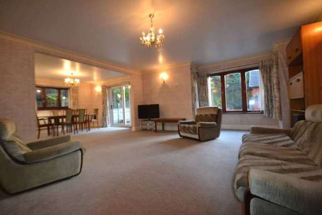  Image of 2 bedroom Apartment to rent in Upper Park Road Salford M7 at Upper Park Road Broughton Park Salford, M7 4JB