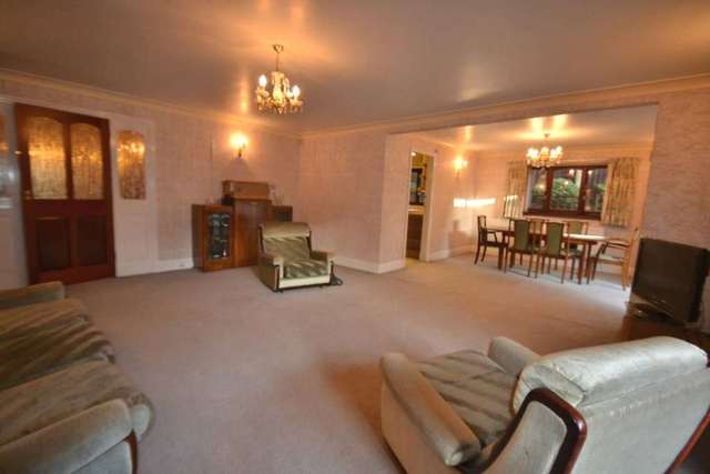  Image of 2 bedroom Apartment to rent in Upper Park Road Salford M7 at Upper Park Road Broughton Park Salford, M7 4JB