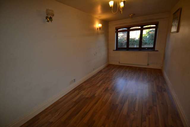  Image of 2 bedroom Apartment to rent in Upper Park Road Salford M7 at Upper Park Road Broughton Park Salford, M7 4JB