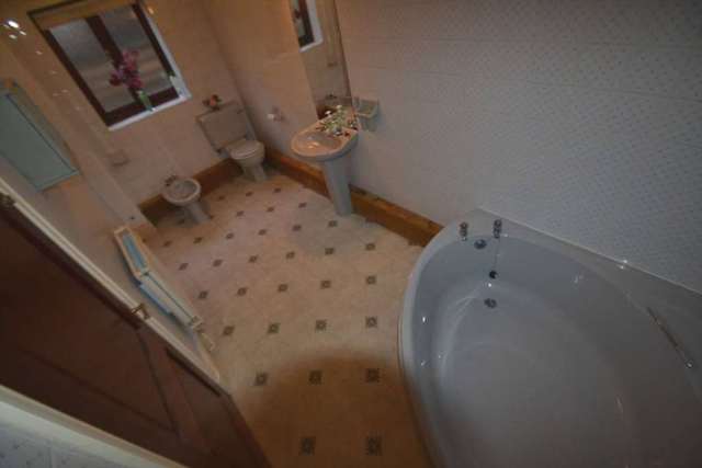  Image of 2 bedroom Apartment to rent in Upper Park Road Salford M7 at Upper Park Road Broughton Park Salford, M7 4JB