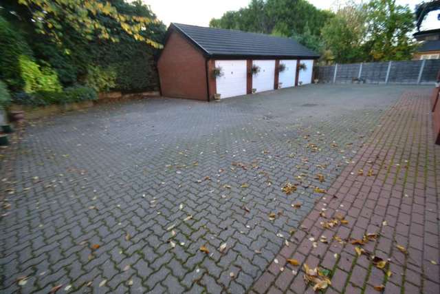  Image of 2 bedroom Apartment to rent in Upper Park Road Salford M7 at Upper Park Road Broughton Park Salford, M7 4JB
