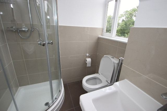  Image of Flat to rent in Upper Walthamstow Road London E17 at London, E17 3QG