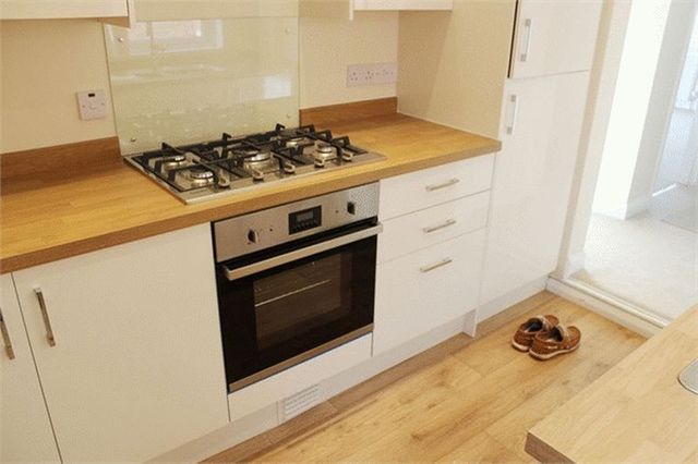  Image of 3 bedroom Property for sale in Upper Weston Lane Southampton SO19 at Upper Weston Lane  Southampton, SO19 9HZ