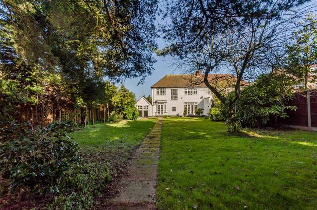  Image of 4 bedroom Detached house for sale in Upton Gardens Harrow HA3 at Upton Gardens  Kenton, HA3 0DL