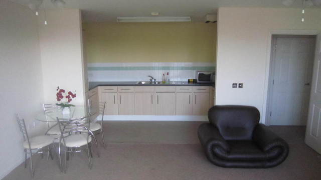  Image of 2 bedroom Flat to rent in Uxbridge Road Hayes UB4 at Middlesex  Hayes, UB4 8JB